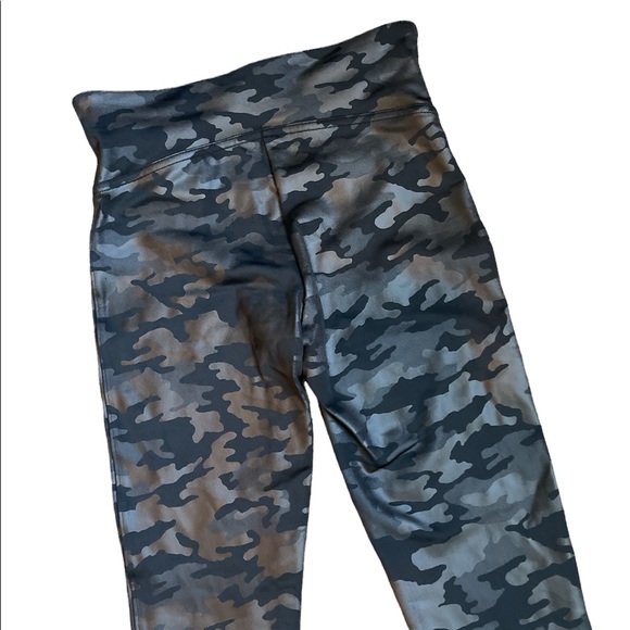 NWT - Spanx Faux Leather Camo Leggings - size XS - Picture 8 of 8